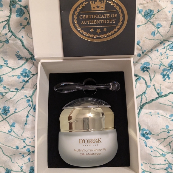 New Multi-Vitamin Recovery 24H Night & Day Moisturizer By D'or24K - New In Box - Picture 3 of 6